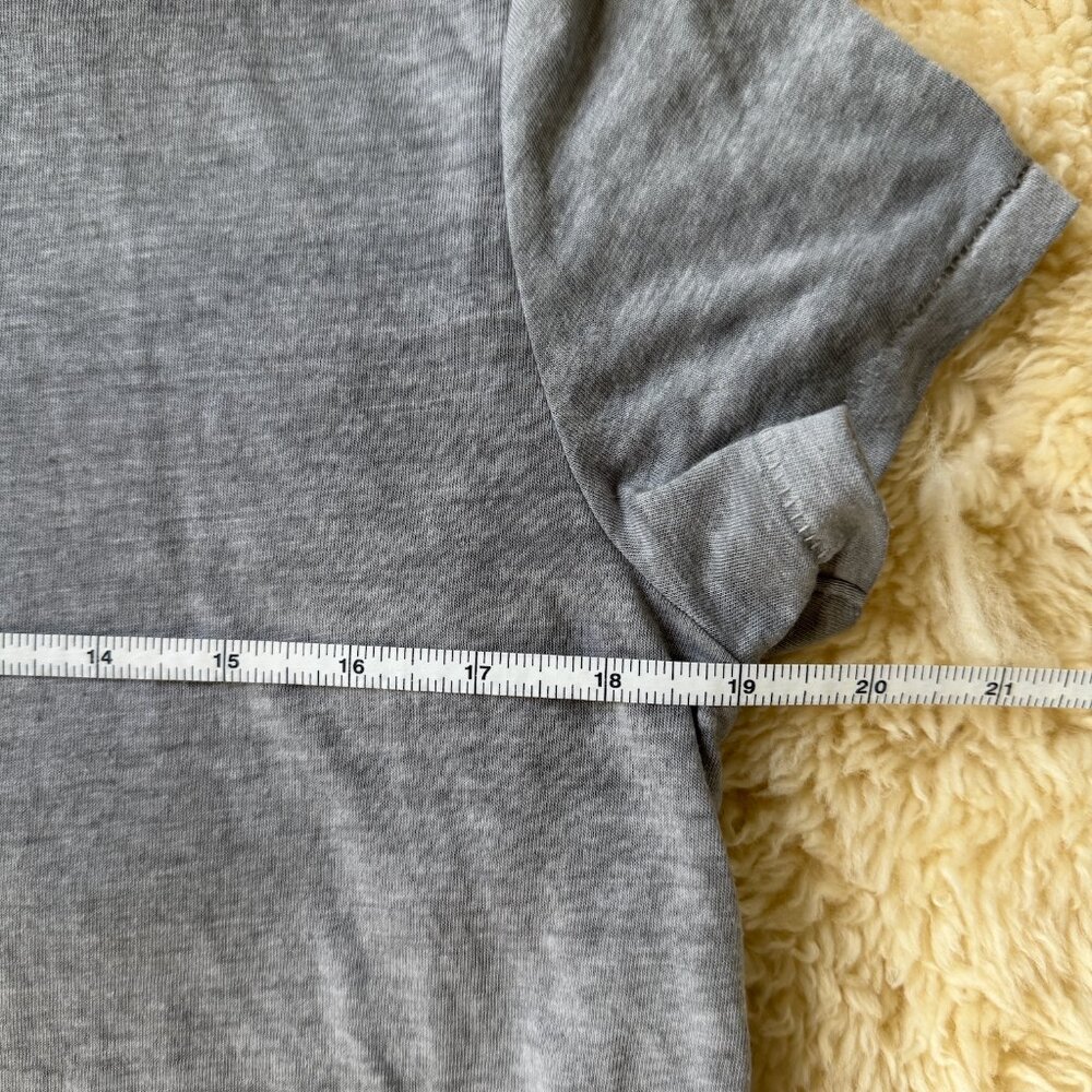 Abercrombie & Fitch Gray T-shirt Medium - Picture 8 of 8